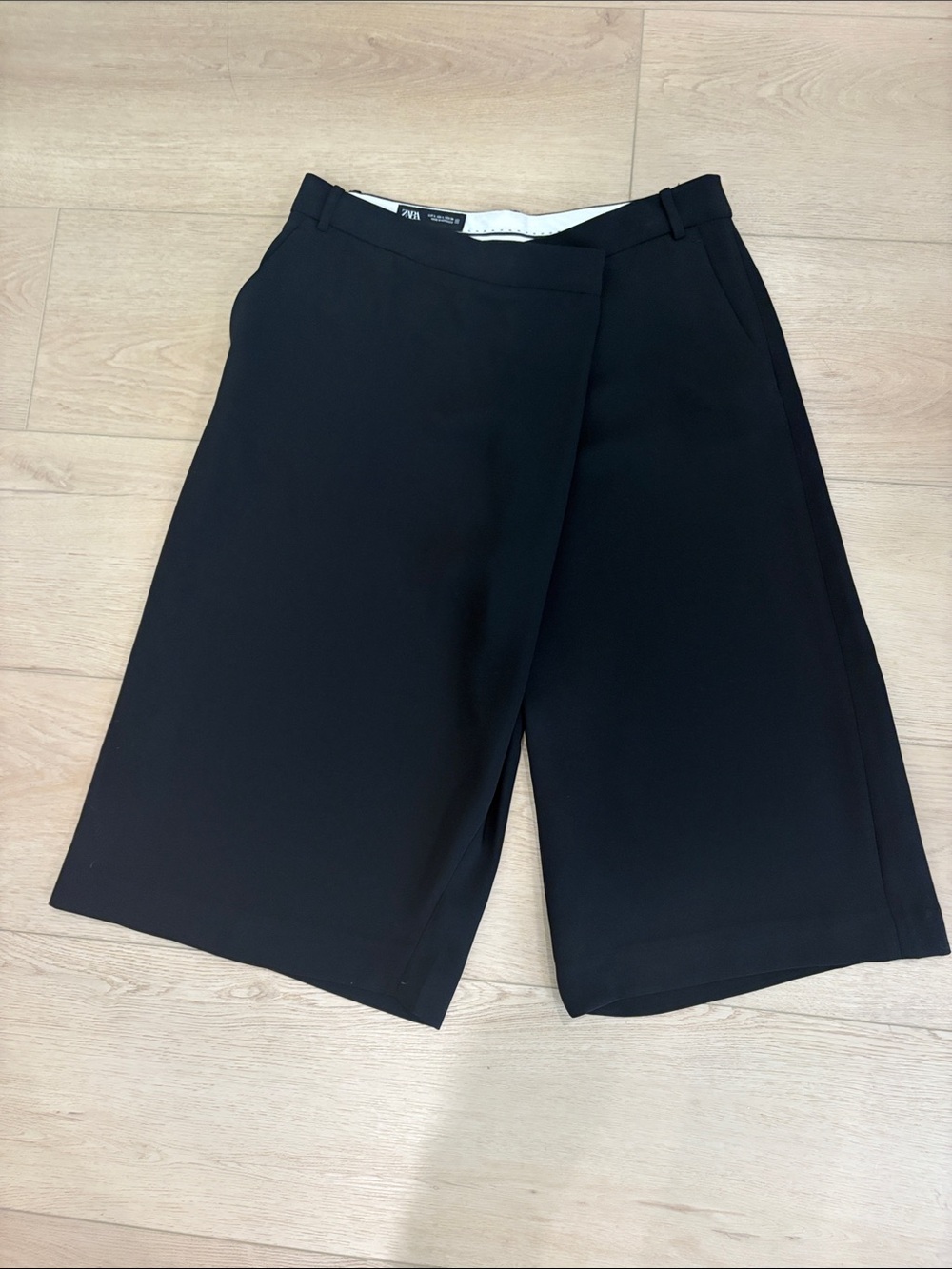 Zara Black Knee-Length Bermuda Shorts